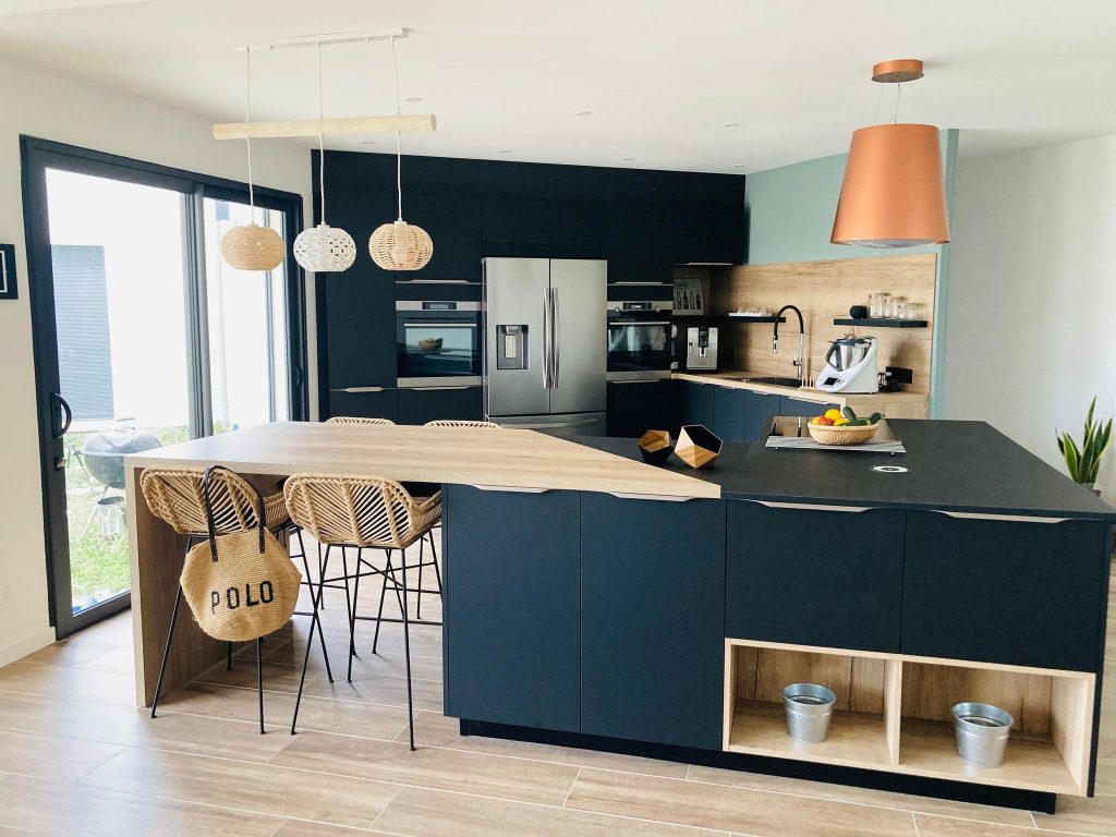 cuisine-stratifie-noir-fenix-frejus