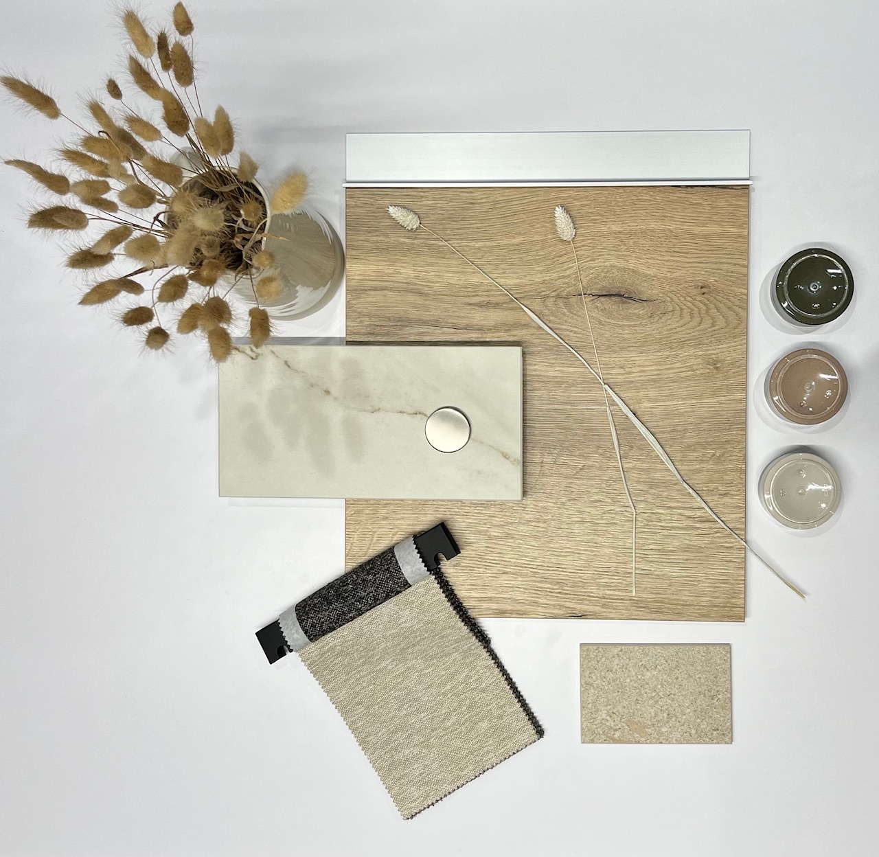 Cuisine nature blanche et bois avec îlot central