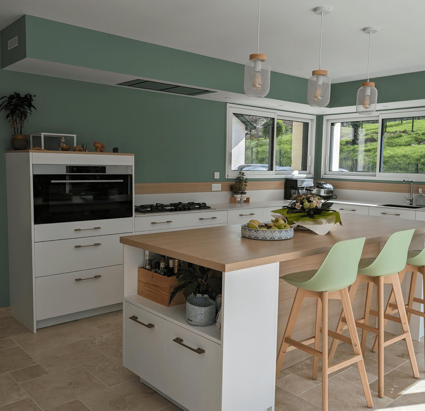 CUISINE AU STYLE SCANDINAVE AVEC UNE ATMOSPHERE APAISANTE