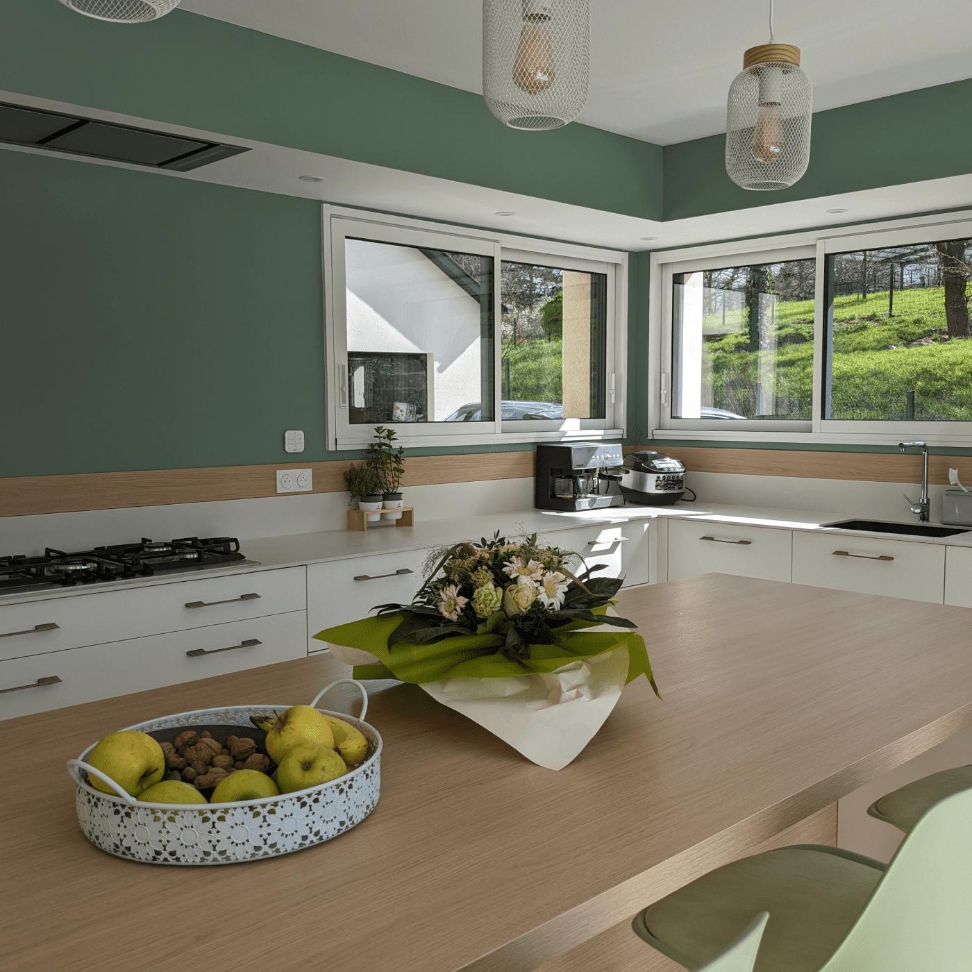 CUISINE AU STYLE SCANDINAVE AVEC UNE ATMOSPHERE APAISANTE