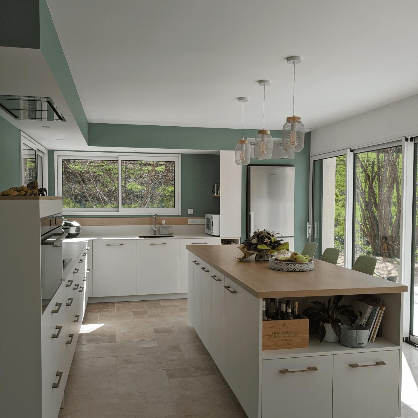 CUISINE AU STYLE SCANDINAVE AVEC UNE ATMOSPHERE APAISANTE