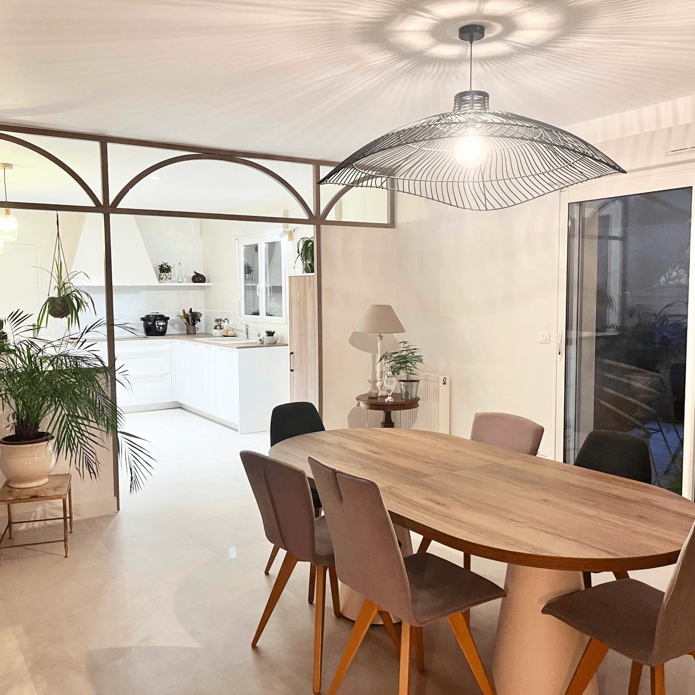 CUISINE MODERNE LUMINEUSE BLANCHE ET BOIS