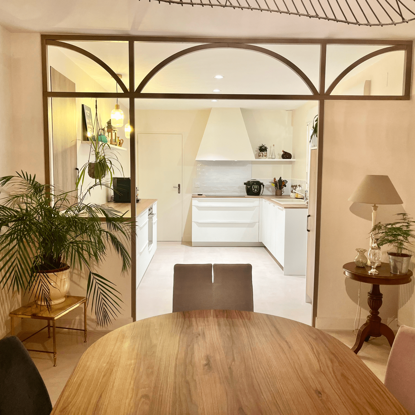 cuisine-semi-ouverte-blanche-laval