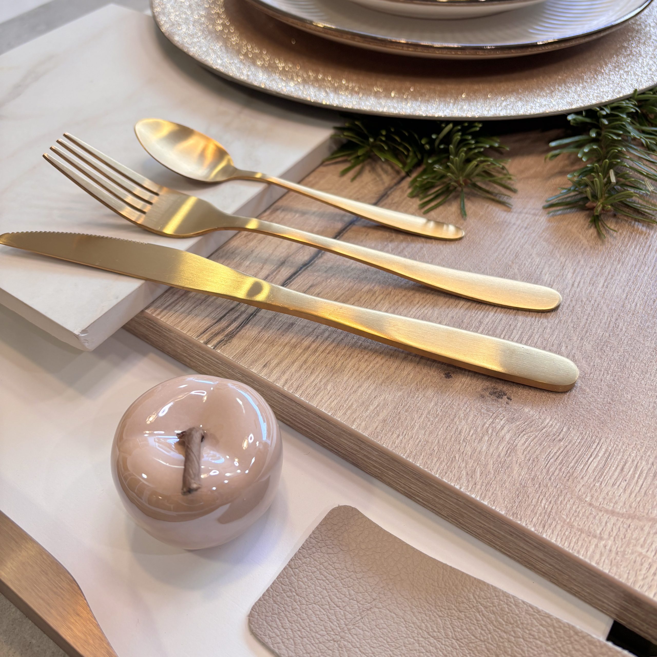 Cuisine moderne blanche et bois lumineuse