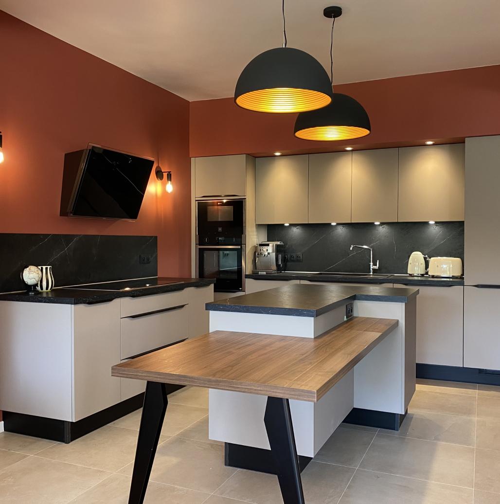 Cuisine moderne beige et terracotta
