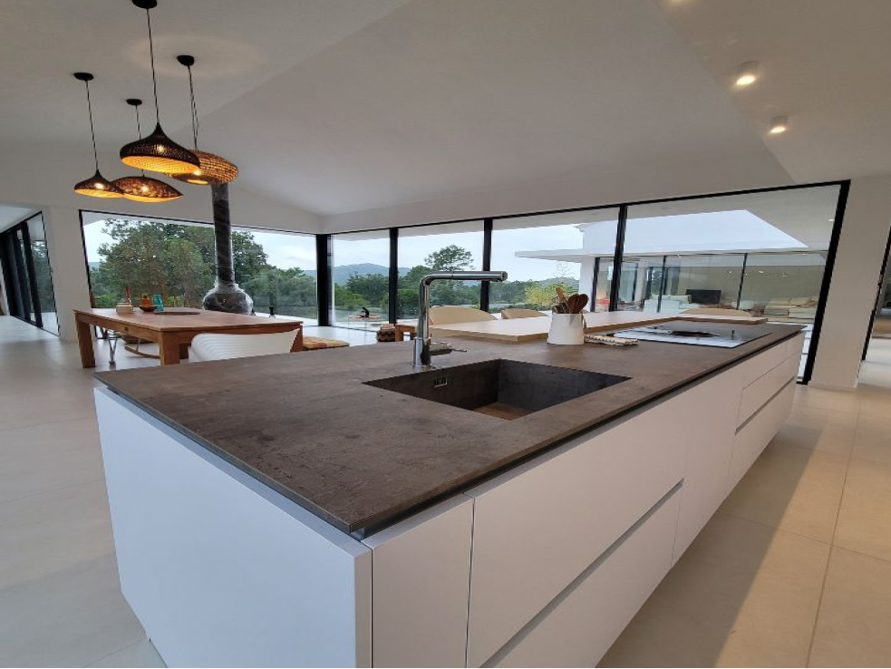 plan-travail-noir-blanc-frejus