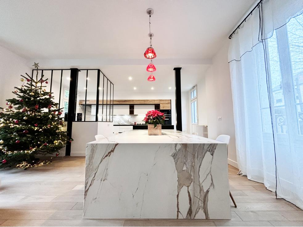 Cuisine moderne et élégante effet marbre