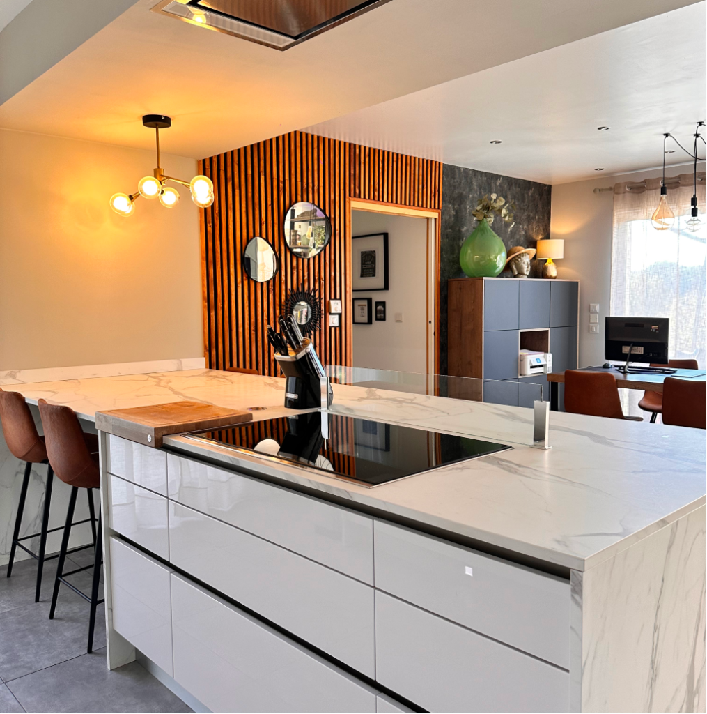 Cuisine blanche moderne sobre et chic