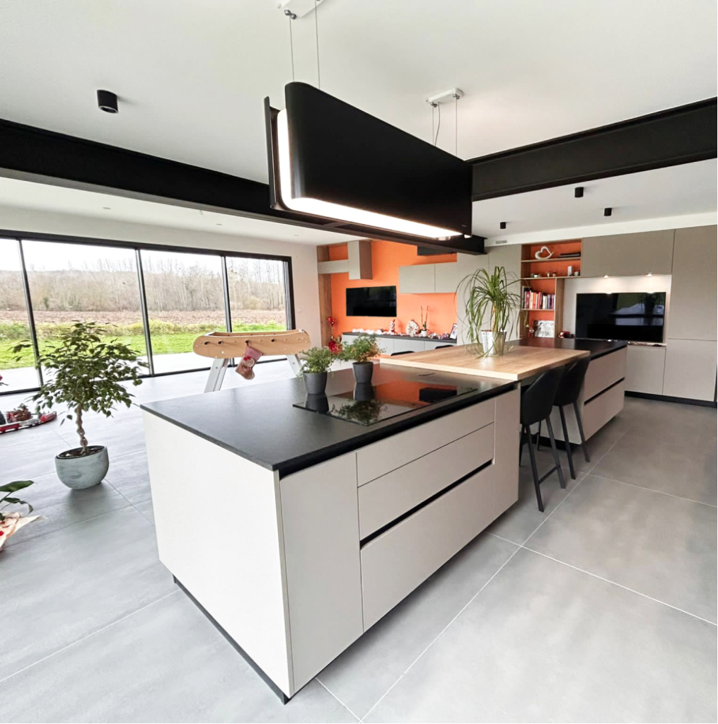 Cuisine moderne élégante beige et noire