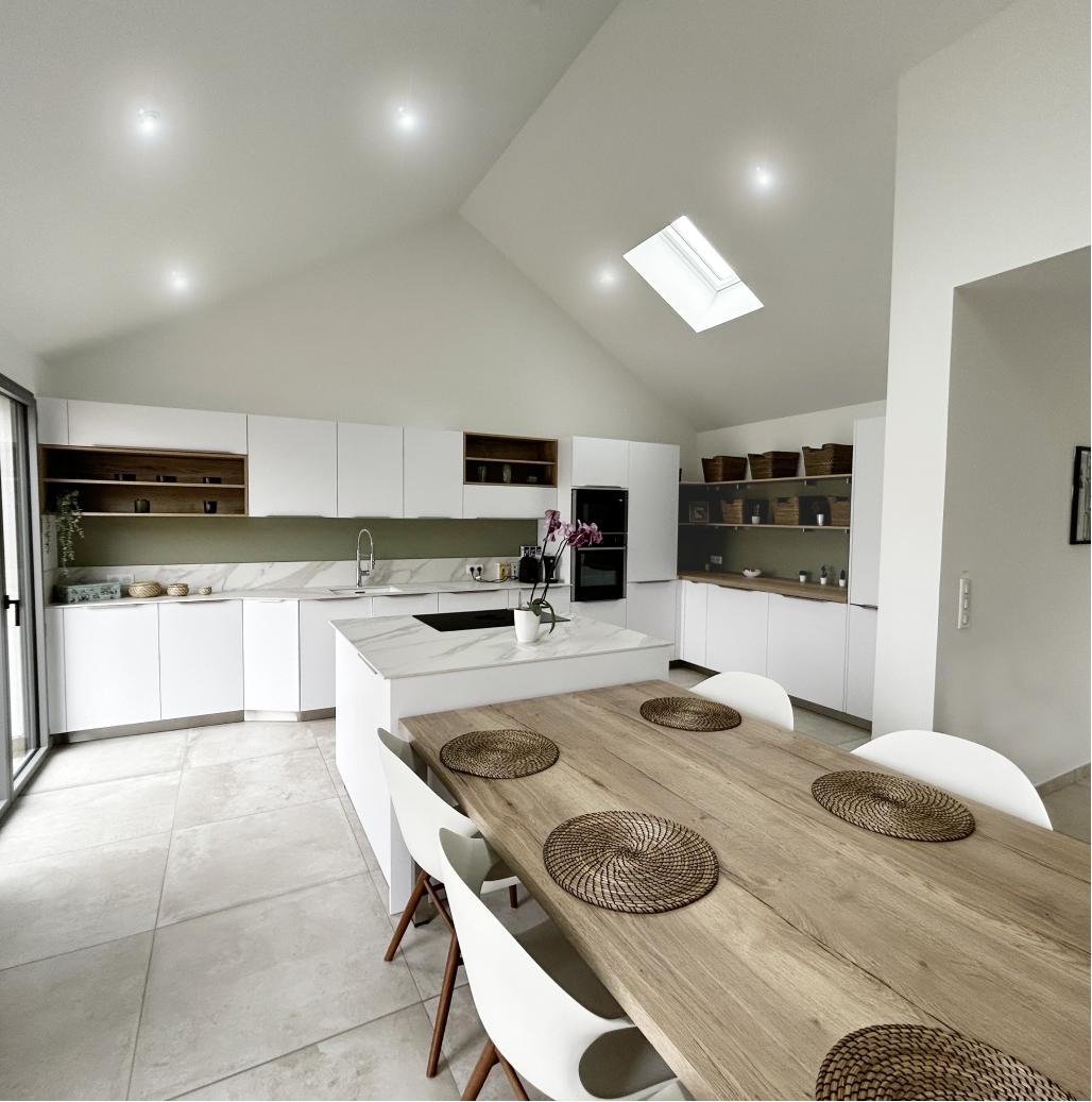 Cuisine blanche et verte moderne nature