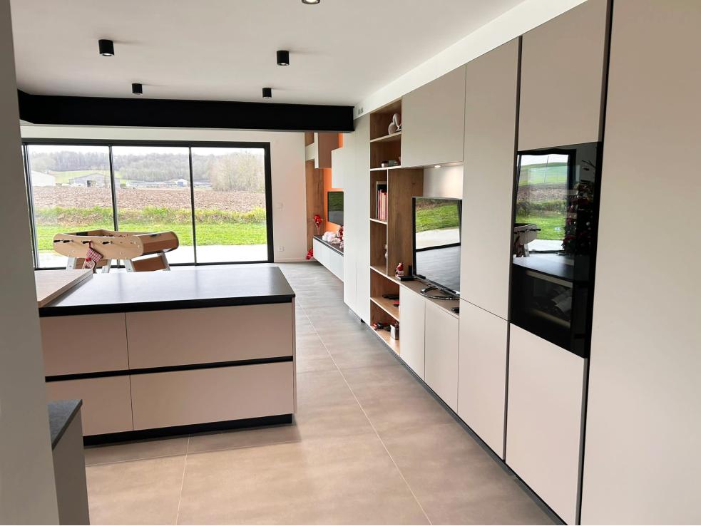 Cuisine moderne élégante beige et noire