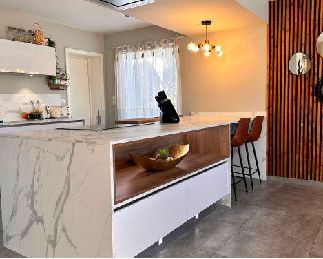 cuisine-moderne-sobre-blanche-frejus