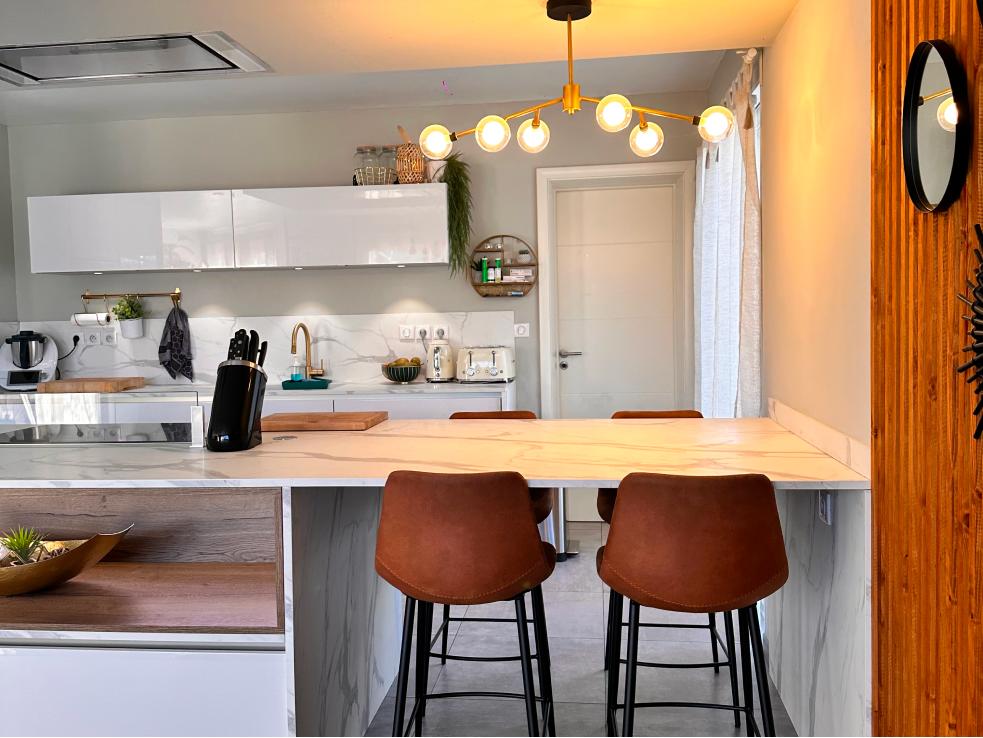 Cuisine blanche moderne sobre et chic