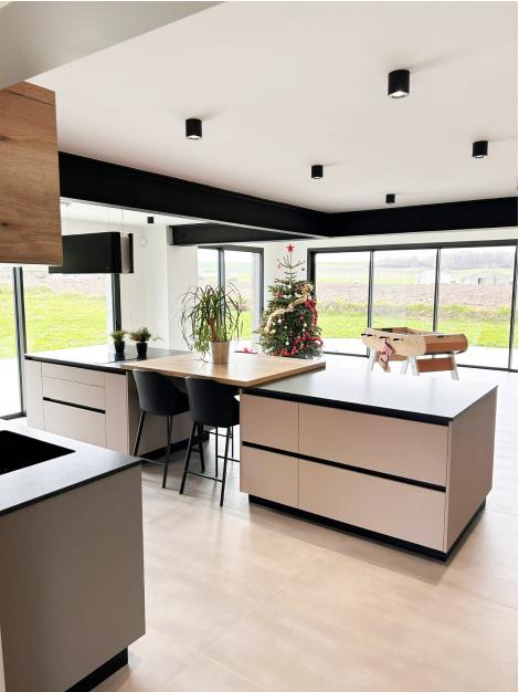 Cuisine moderne élégante beige et noire