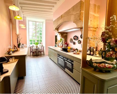 Cuisine campagne chic en laque verte et marbre