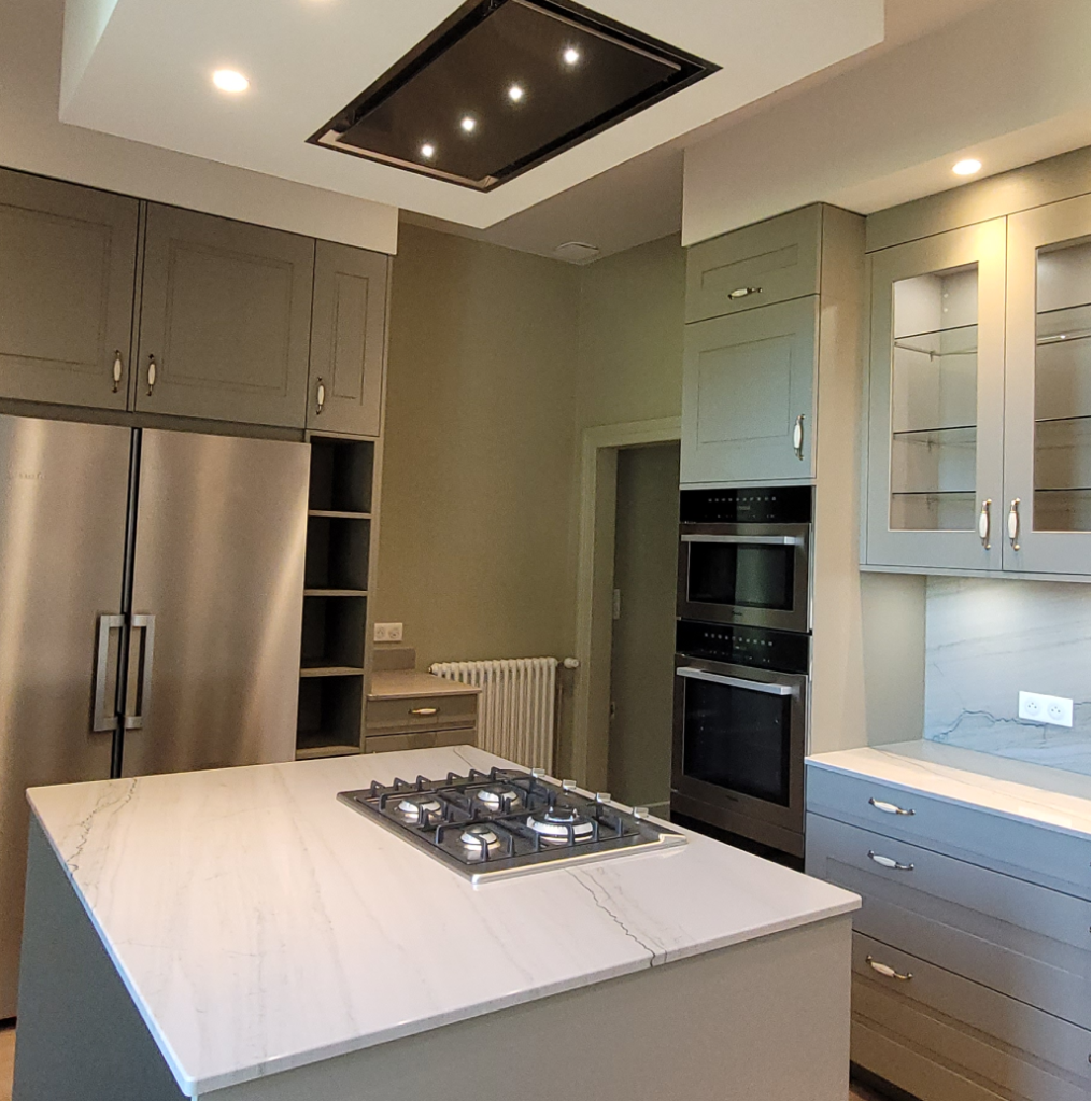 cuisine-classique-avec-ilot-central-ergonomique-angouleme