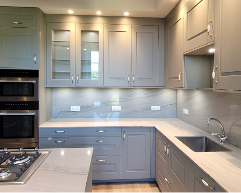 cuisine-classique-elegante-taupe-marbre-angouleme