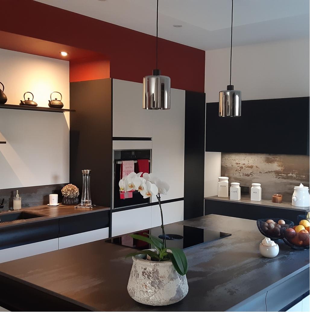 Cuisine noire et blanche sobre et design