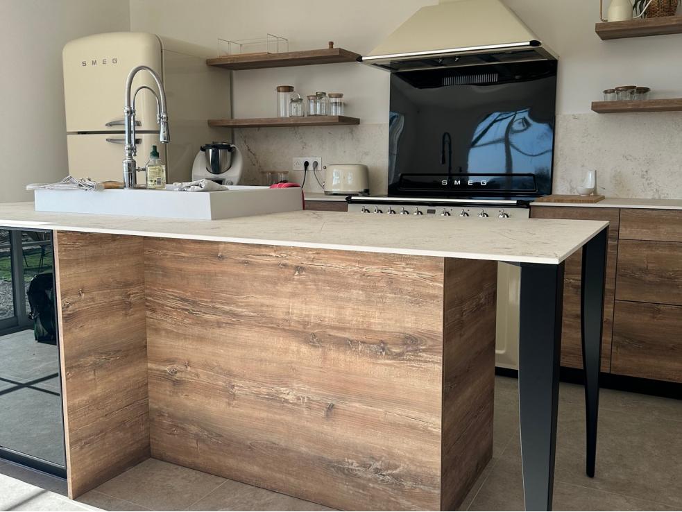 Cuisine beige et bois style vintage