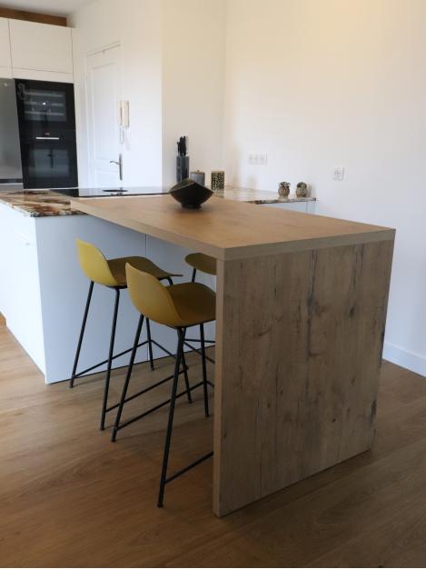 Cuisine scandinave épurée blanche et décor bois