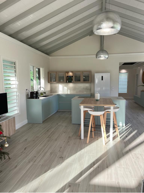 cuisine-moderne-ouverte-douce-mondeville