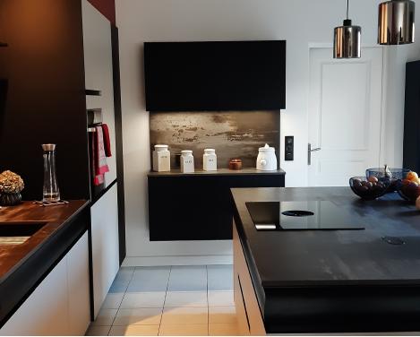 Cuisine noire et blanche sobre et design