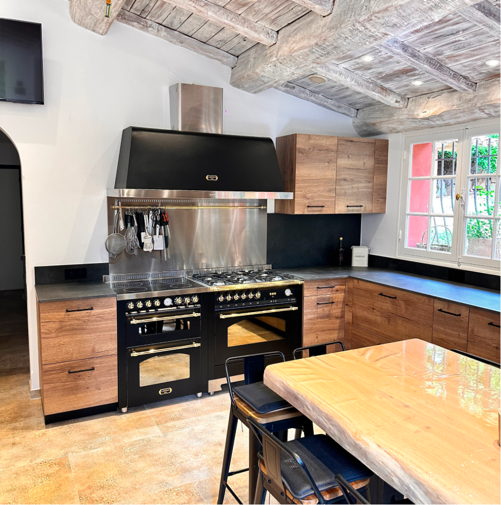 cuisine-style-industrielle-piano-cuisson-frejus