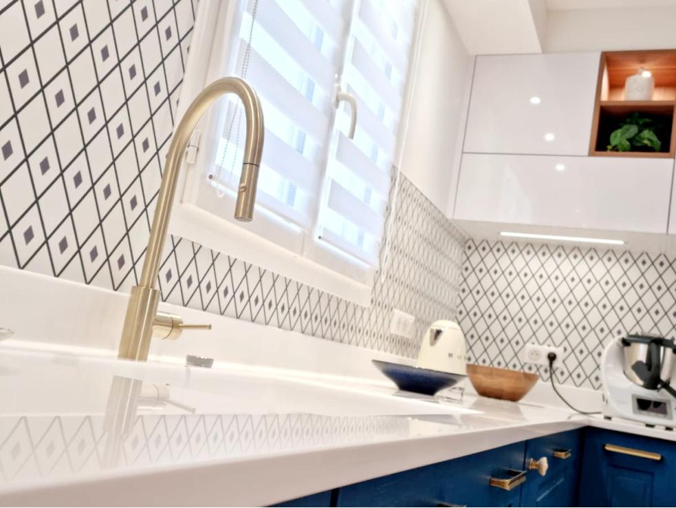 Cuisine bleue et blanche style classique