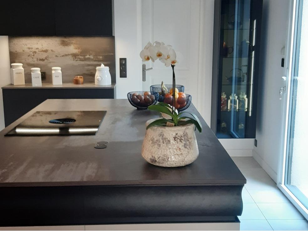 Cuisine noire et blanche sobre et design