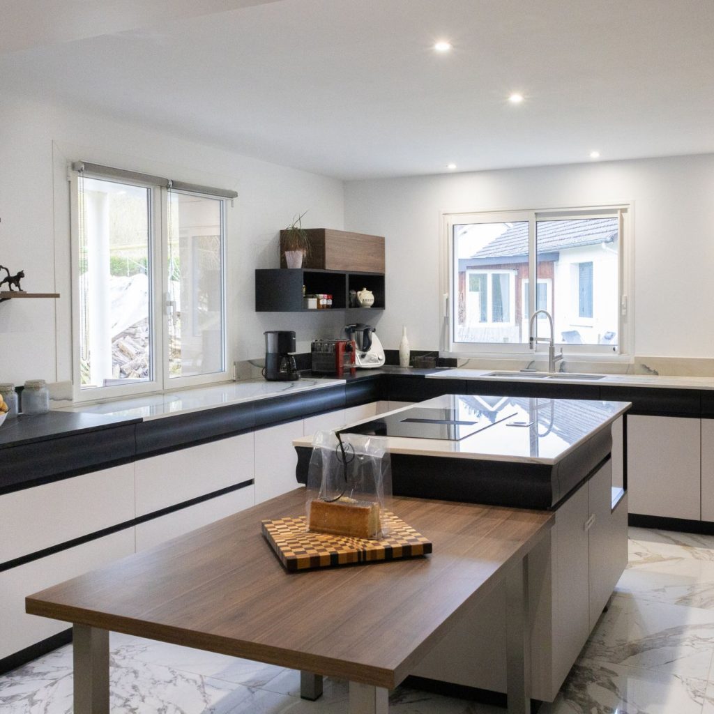 Cuisine chic brillante noir et blanc