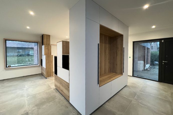 Cuisine avec îlot central et aménagements intérieurs