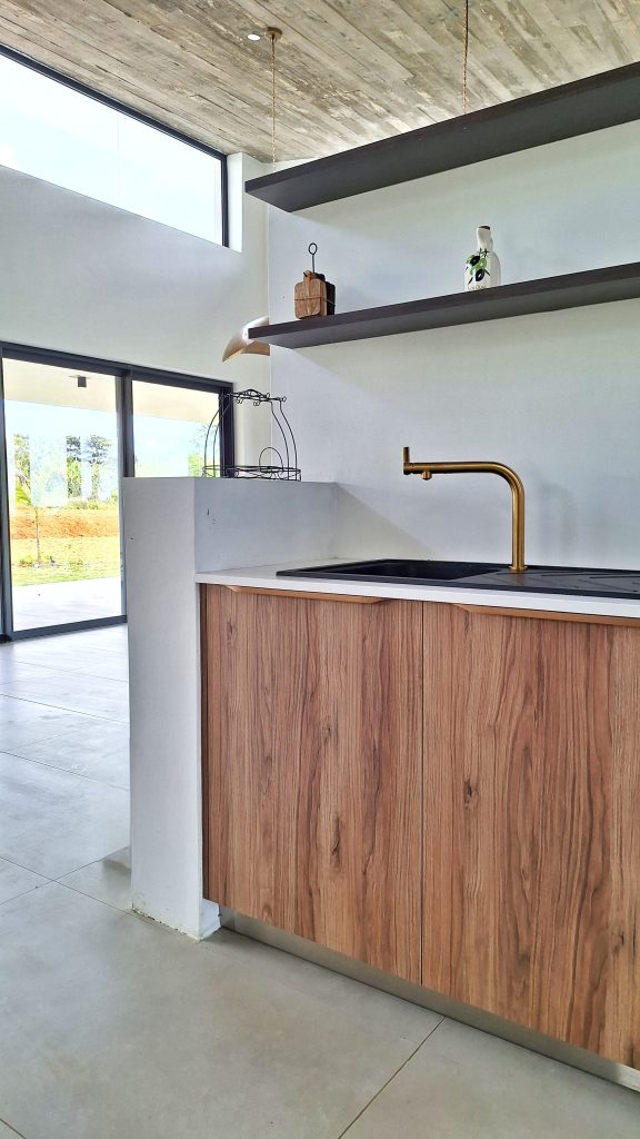 robinetterie-dorée-cuisine-design