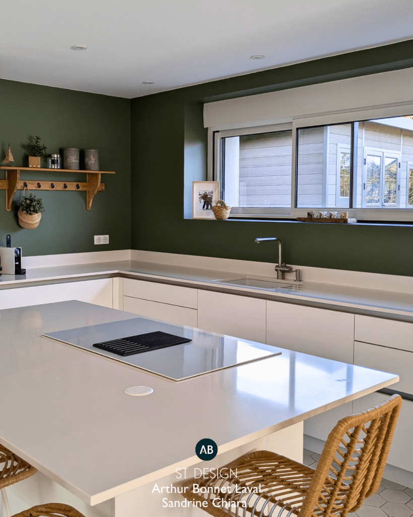 cuisine-blanche-brillante-arthur-bonnet-laval-min
