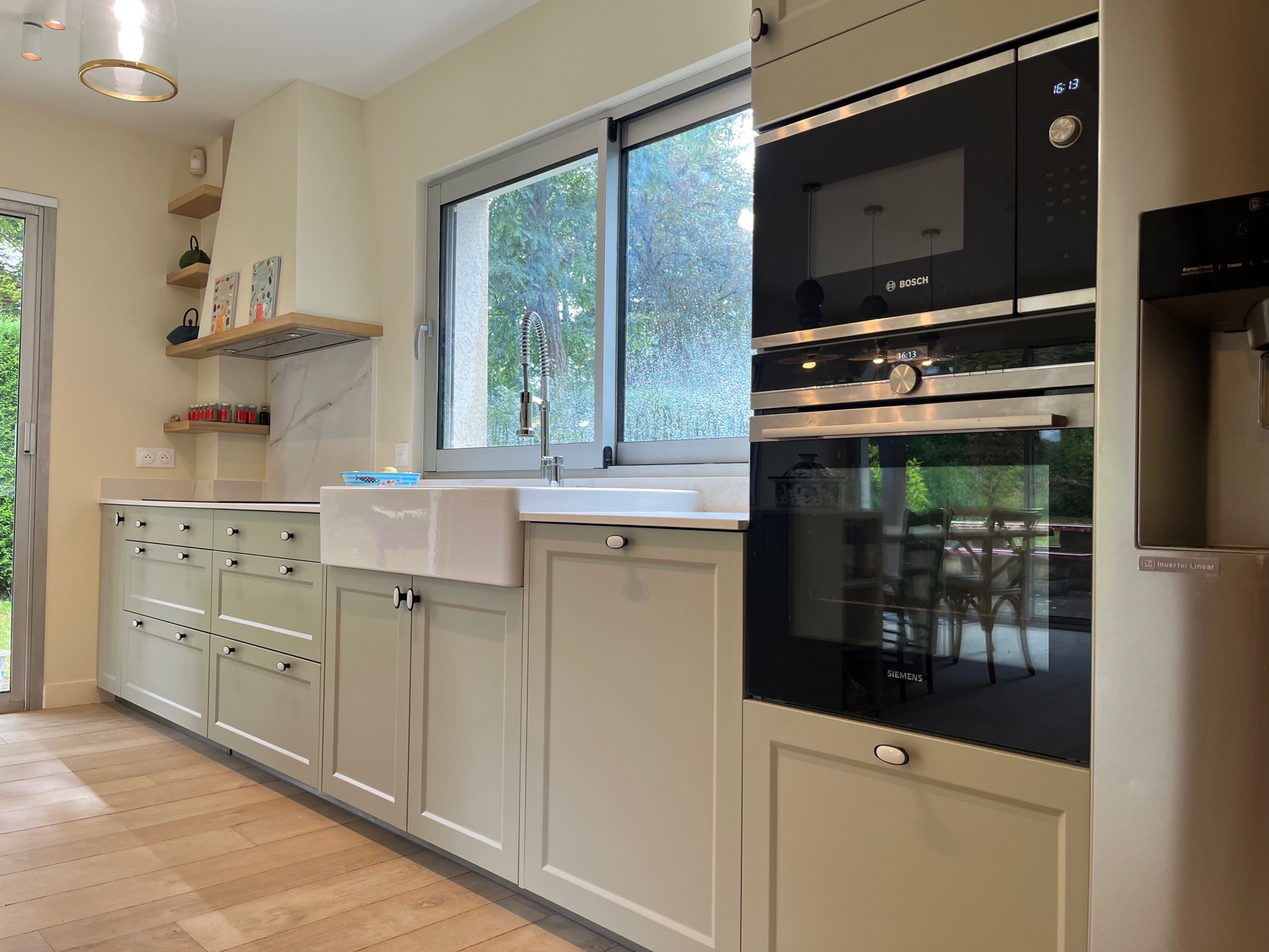 Cuisine vert sauge élégante