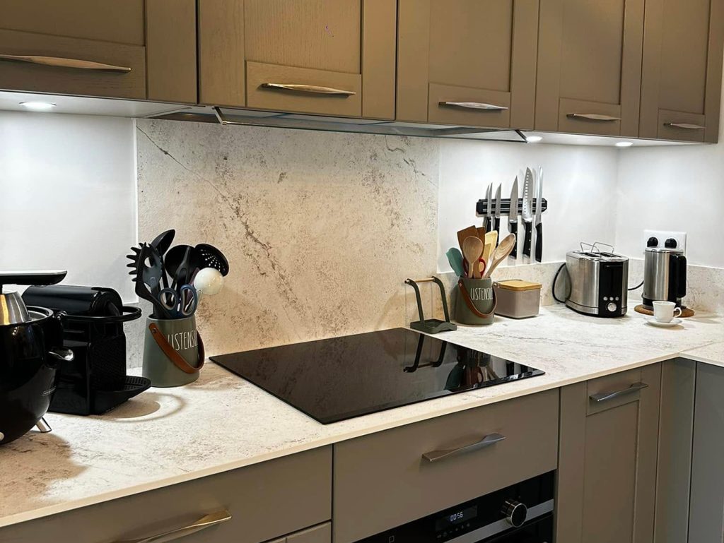 crédence marbre-moderne-plan de travail marbre-arthur-bonnet-fréjus