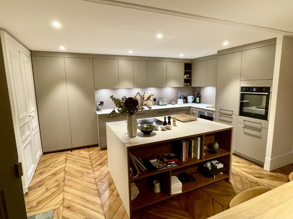 Cuisine design en L sable de lune