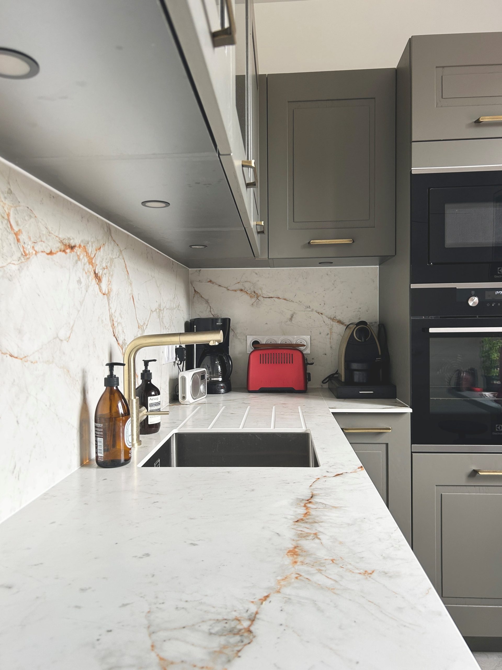 Cuisine chic en bois massif gris