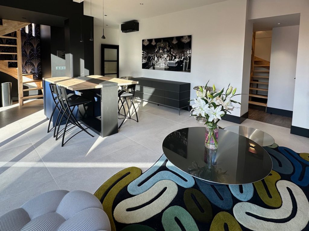 Espace-repas-bleu-bois-magasin-Arthur-Bonnet-Angers