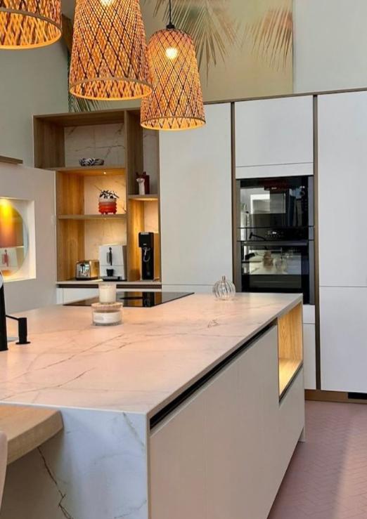 Cuisine ouverte design sans poignées