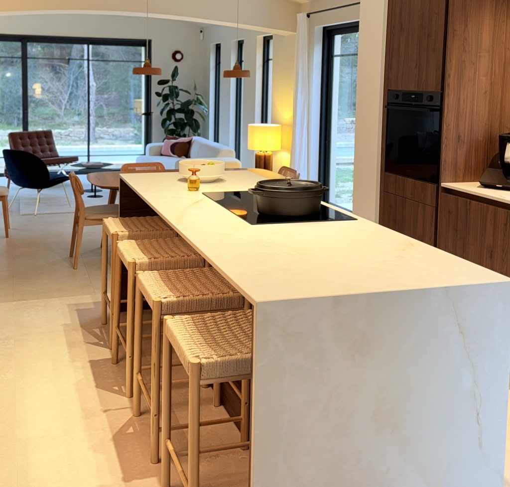 ilot-central-blanc-marbré-arthur-bonnet-avignon